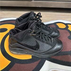 RARE🔥 Nike Zoom LeBron 7 VII Murdered Out Black Gold Blackout 5.5Y 375793-001
